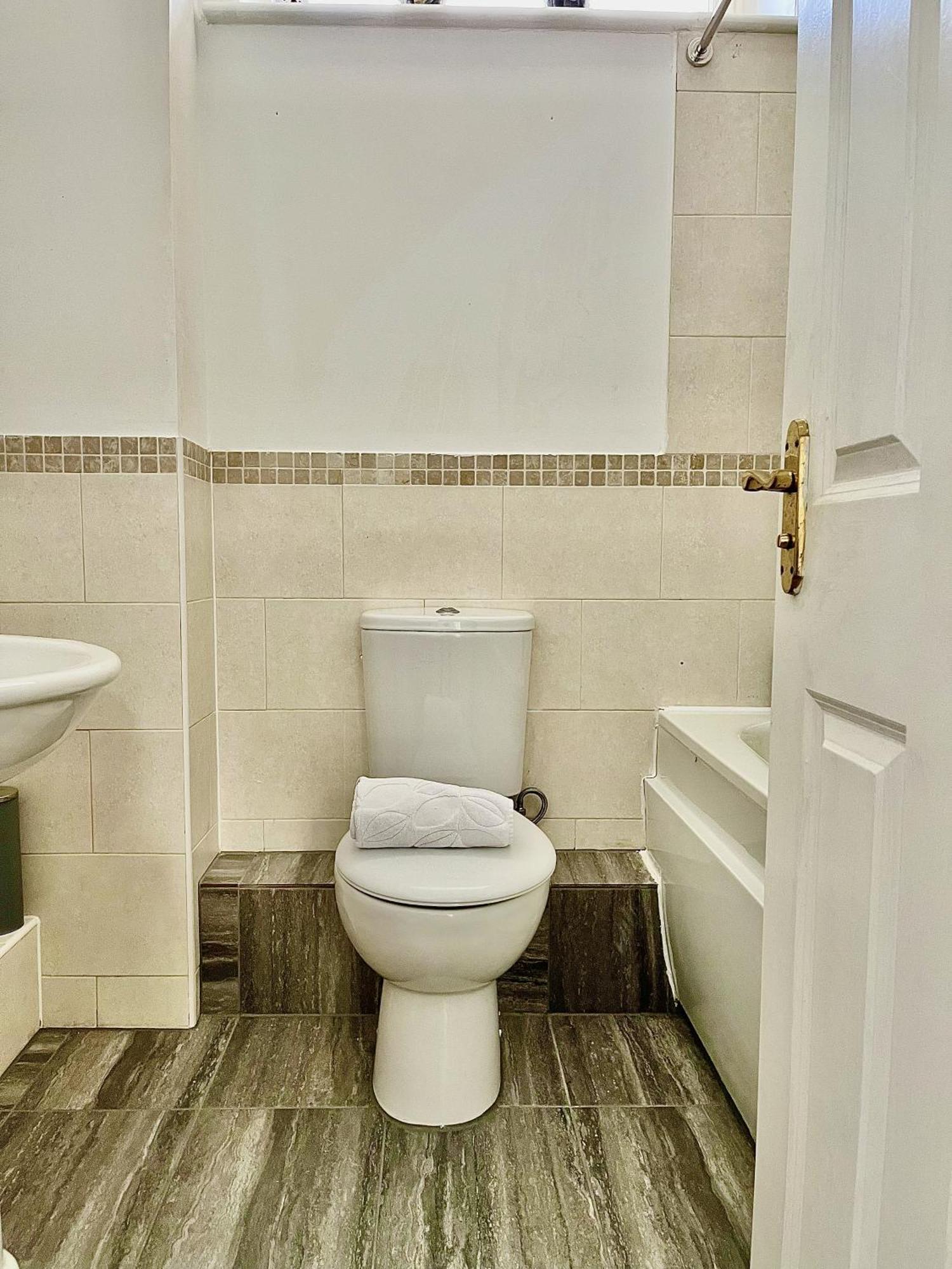 St Andrews Apartments Maidstone Luaran gambar