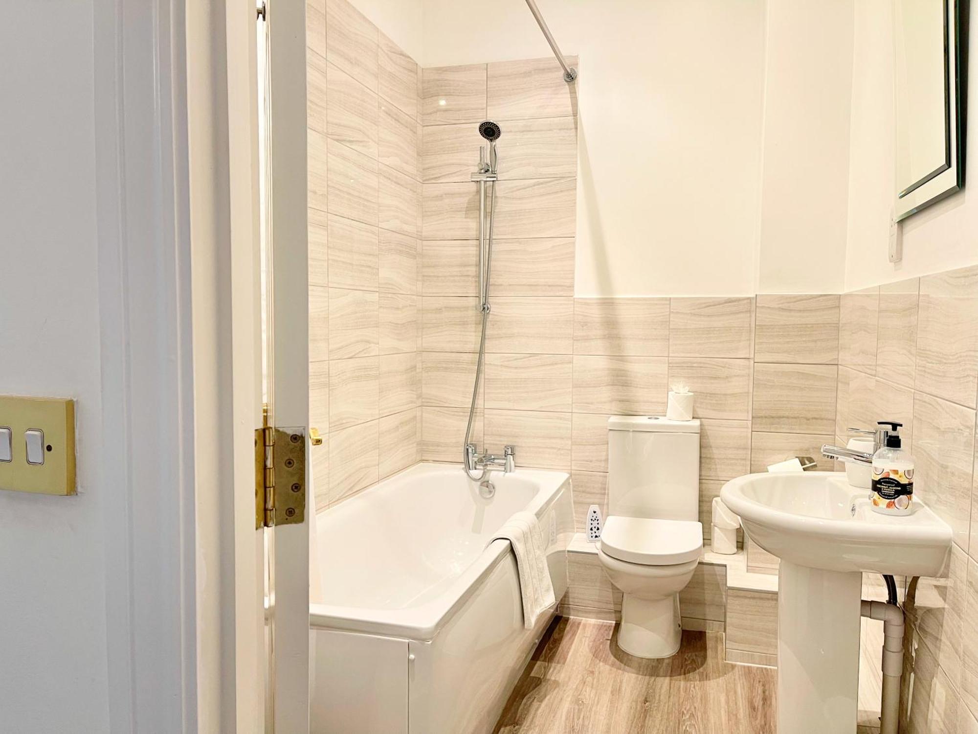 St Andrews Apartments Maidstone Luaran gambar